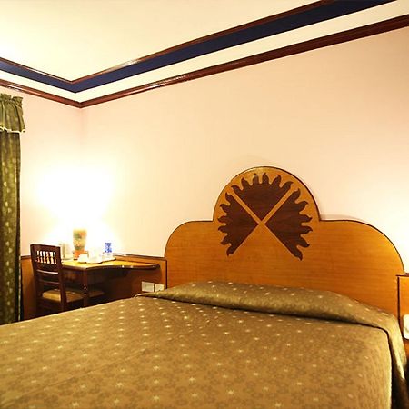 The Surya, Cochin Hotel Angamali Buitenkant foto