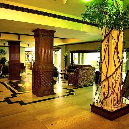 The Surya, Cochin Hotel Angamali Buitenkant foto