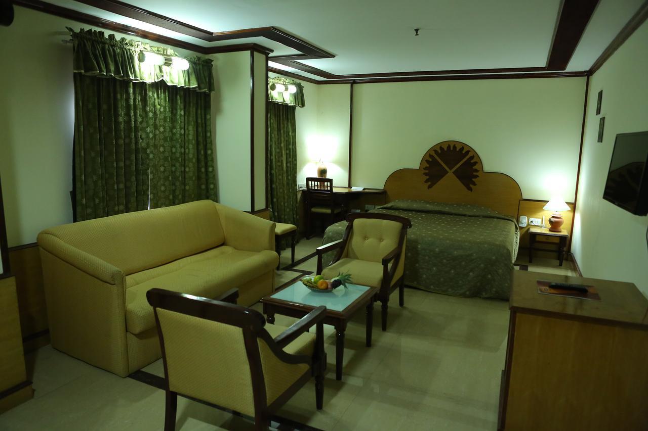 The Surya, Cochin Hotel Angamali Buitenkant foto
