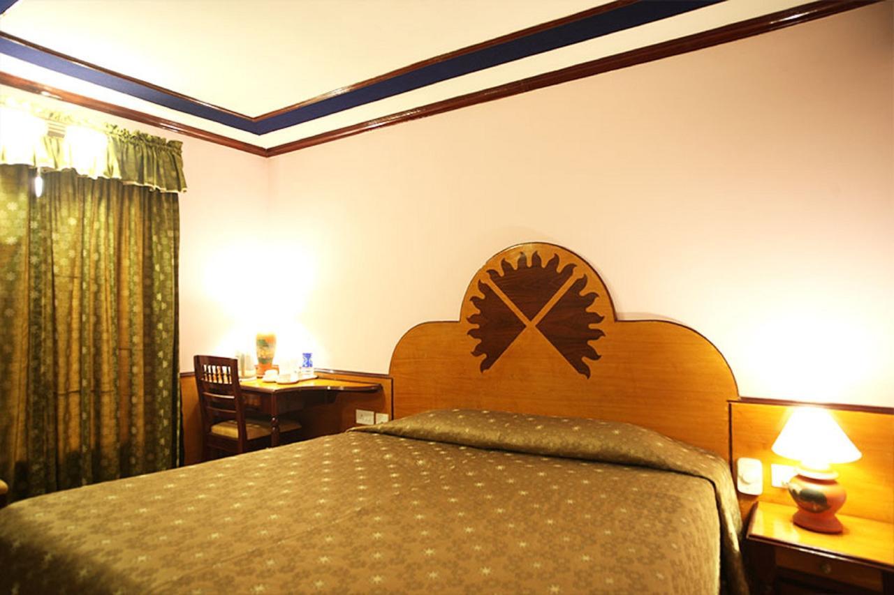 The Surya, Cochin Hotel Angamali Buitenkant foto