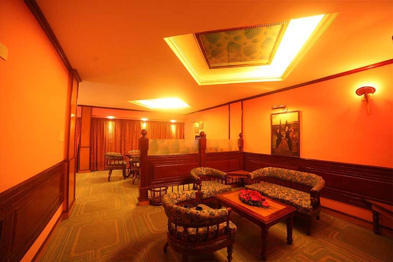 The Surya, Cochin Hotel Angamali Buitenkant foto