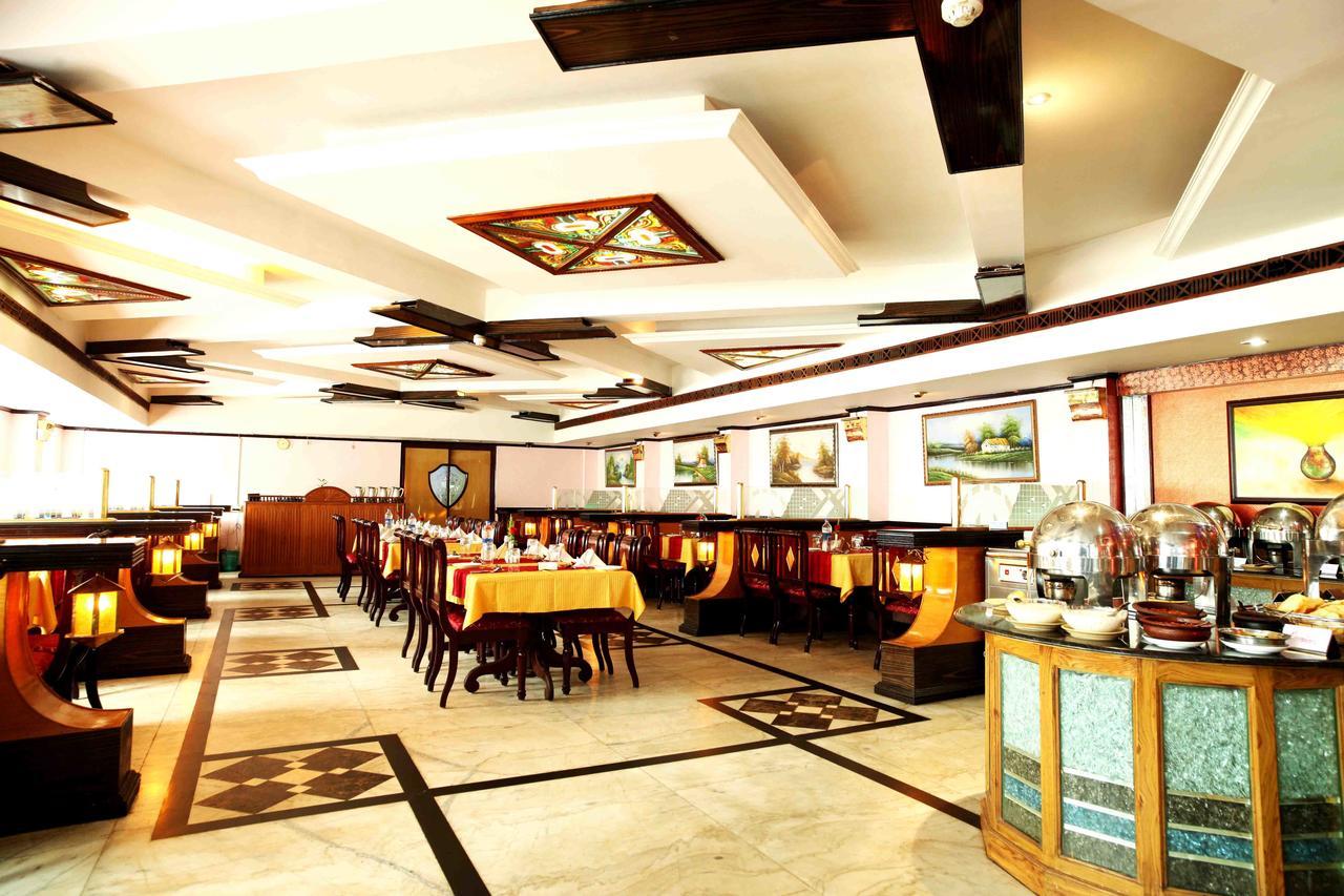 The Surya, Cochin Hotel Angamali Buitenkant foto