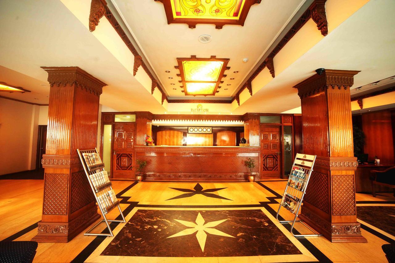 The Surya, Cochin Hotel Angamali Buitenkant foto