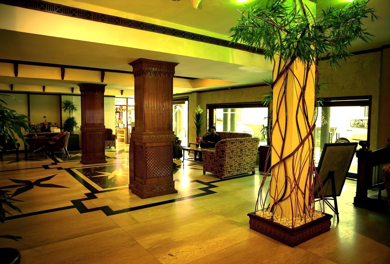 The Surya, Cochin Hotel Angamali Buitenkant foto