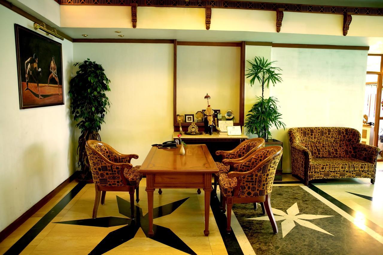 The Surya, Cochin Hotel Angamali Buitenkant foto
